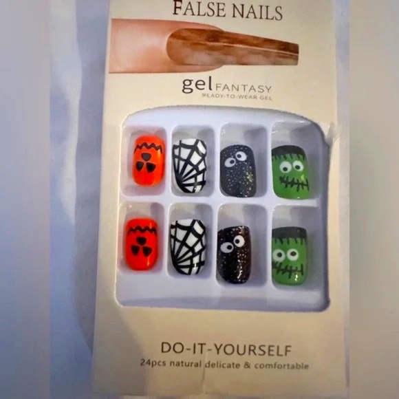Halloween Press on Nails 💅🧡🖤 - Picture 1 of 8